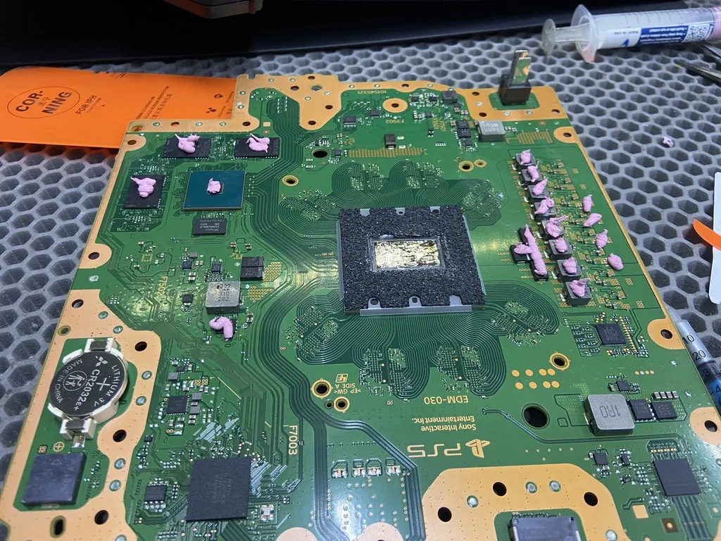 Обслуживание платы PlayStation 5